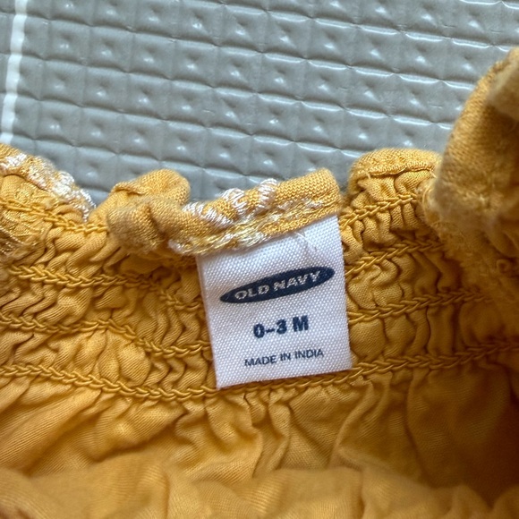 Old Navy|Baby girl summer set,mustard Yellow Daisy Embroidered Top & denim Short - Picture 5 of 6